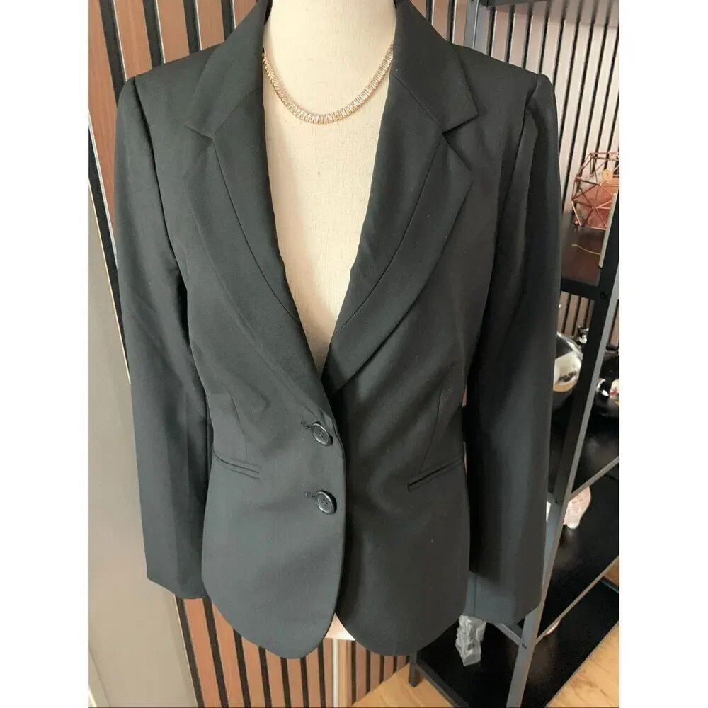 The limited black work blazer size 4 classy form fitting